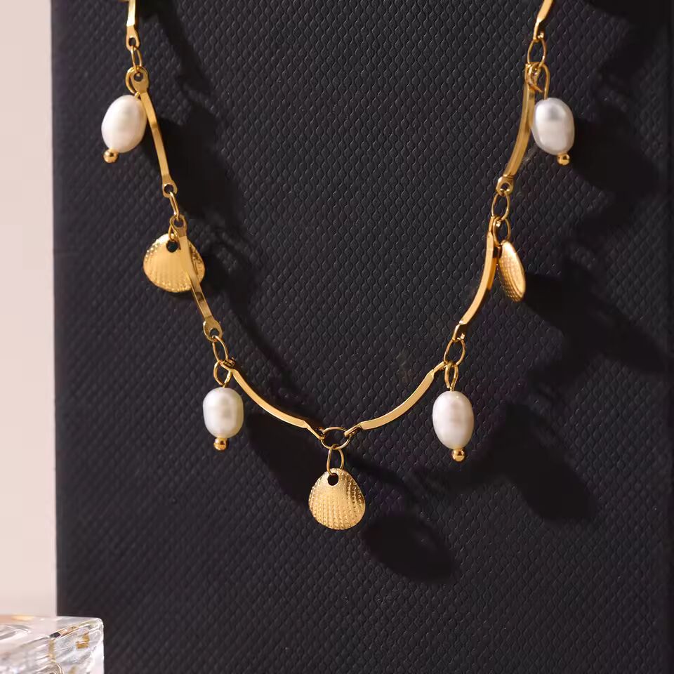 Luxury Stainless Steel Gold-plated 18K Shell Pendant Necklace for Women Natural Freshwater Pearl Necklace Ladies Charm Jewelry