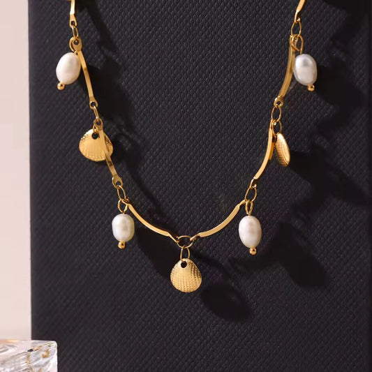 Luxury Stainless Steel Gold-plated 18K Shell Pendant Necklace for Women Natural Freshwater Pearl Necklace Ladies Charm Jewelry